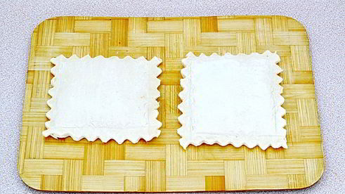 слойки с сосисками