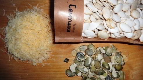 слойки с тыквой и тыквенными семечками