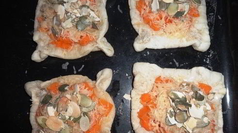 слойки с тыквой и тыквенными семечками