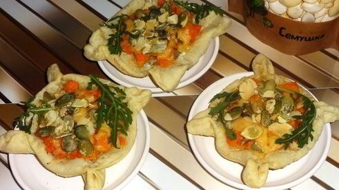 слойки с тыквой и тыквенными семечками