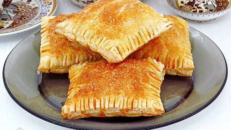 Рецепт слоек с вареной сгущенкой и орехами