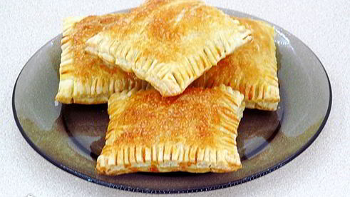 слойки с вареной сгущенкой и орехами