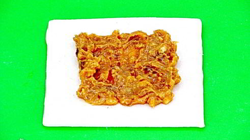 слойки с вареной сгущенкой и орехами