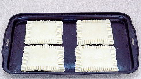 слойки с вареной сгущенкой и орехами