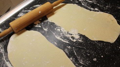 слойки с ветчиной и моцареллой