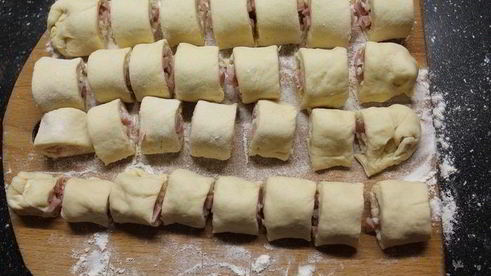 слойки с ветчиной и моцареллой