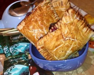 Слойки Вишенка из готового теста