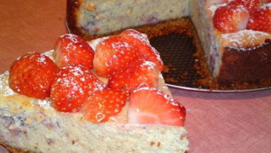 Рецепт клубничного творожника