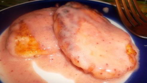 нежнейшие сырники с соусом клубника со сливками