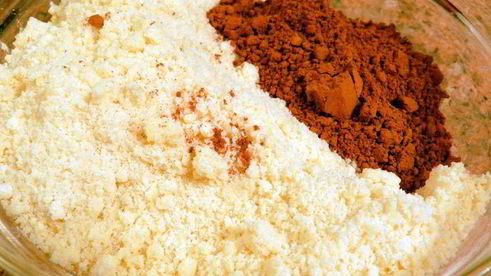 сырник с клюквой и шоколадным штрейзелем