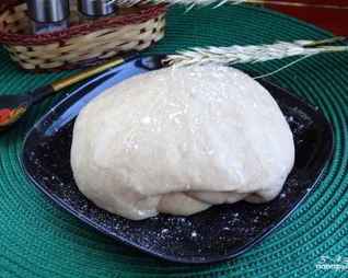 Дрожжевое тесто на кефире для пирога