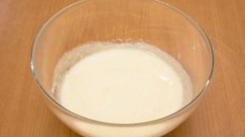 блинный торт с заварным кремом, яблоками и корицей