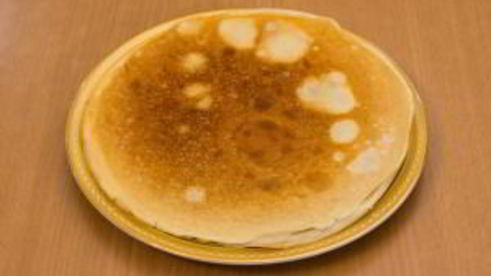 блинный торт с заварным кремом, яблоками и корицей