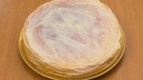 блинный торт с заварным кремом, яблоками и корицей