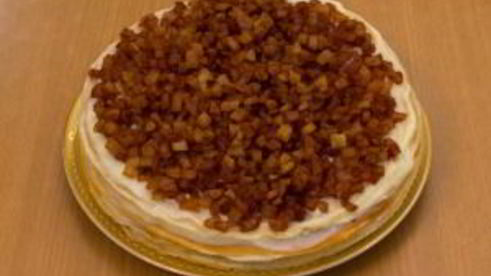 блинный торт с заварным кремом, яблоками и корицей