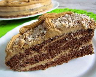 Шоколадный бисквитный торт с кремом из сгущенного молока