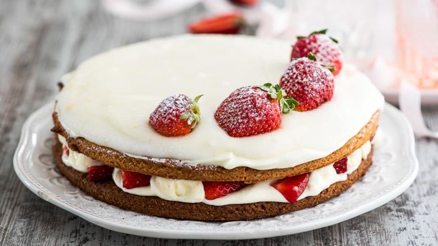 Рецепт торта сметанного с клубникой