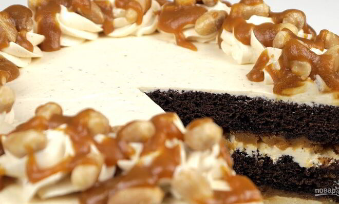 Торт Сникерс с соленой карамелью