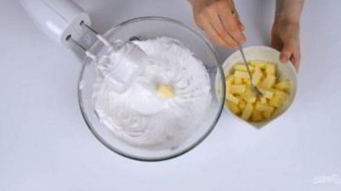 торт сникерс с соленой карамелью