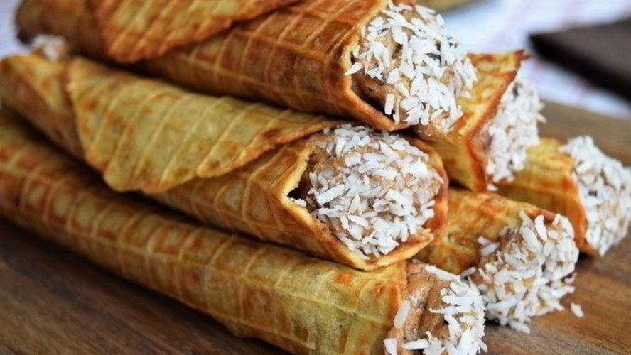 Рецепт банановых вафель с кремом из фиников и орехов