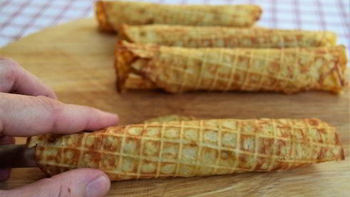 банановые вафли с кремом из фиников и орехов