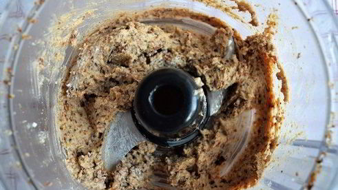 банановые вафли с кремом из фиников и орехов