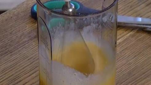 шафранные вафли под шоколадным соусом