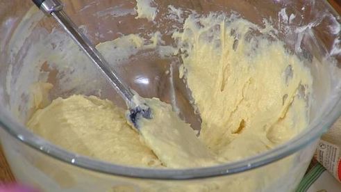 шафранные вафли под шоколадным соусом