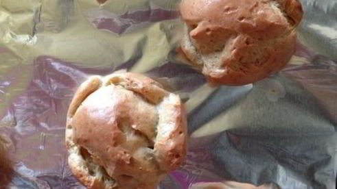 клубничные профитроли с творожно-базиликовым кремом