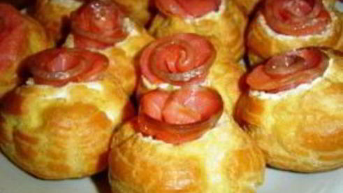 профитроли с красной рыбой