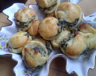 Профитроли с сыром и шпинатом