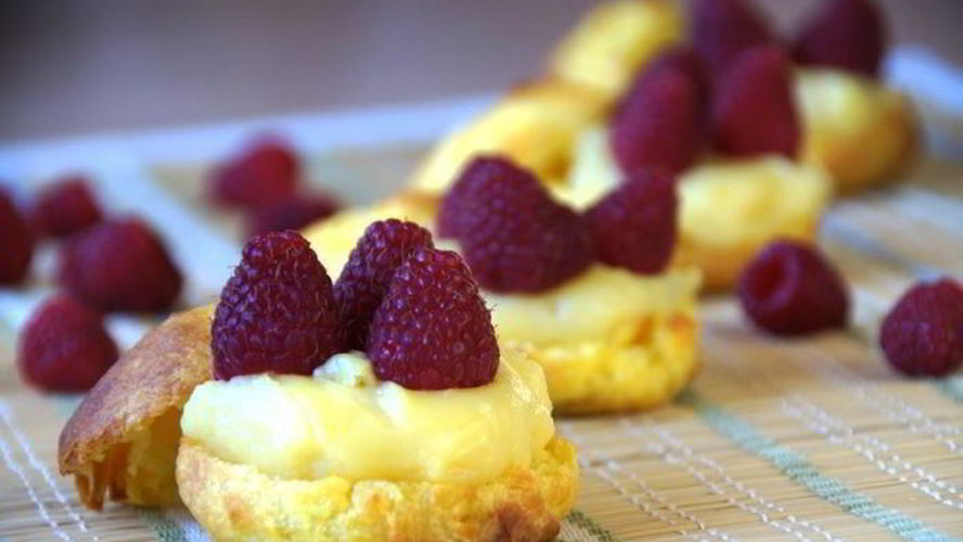 Рецепт профитролей с заварным кремом и малиной