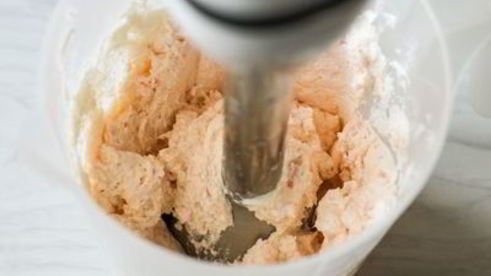 эклеры с креветочным кремом и тартаром из хурмы