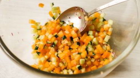 эклеры с креветочным кремом и тартаром из хурмы