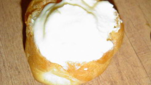 эклеры с заварным творожным кремом и клубникой