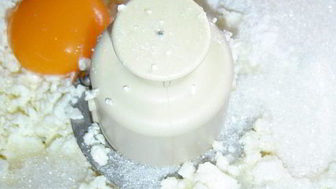 эклеры с заварным творожным кремом и клубникой