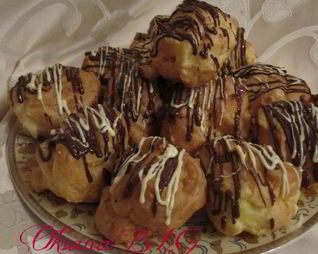 Заварное пирожное с заварным кремом на белом шоколаде