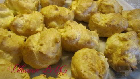 заварное пирожное с заварным кремом на белом шоколаде