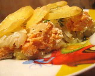 Деликатная запеканка из форели и картофеля