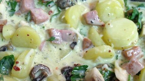 картофельная запеканка с беконом и грибами