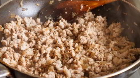 картофельная запеканка с мясом и горошком