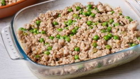 картофельная запеканка с мясом и горошком