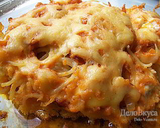 Макаронная запеканка с брынзой, сосисками и охотничьими колбасками