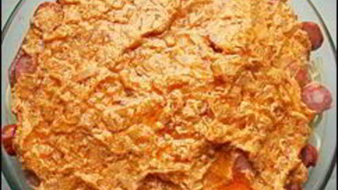 макаронная запеканка с брынзой, сосисками и охотничьими колбасками