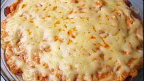 макаронная запеканка с брынзой, сосисками и охотничьими колбасками