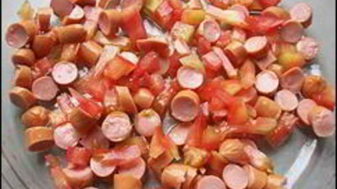 макаронная запеканка с брынзой, сосисками и охотничьими колбасками