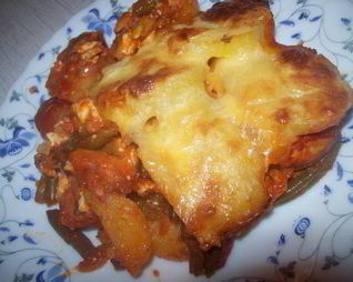 Немецкая овощная запеканка с сардельками