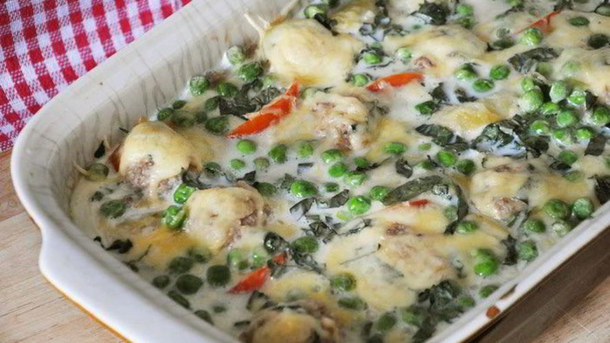 Рецепт овощной запеканки с мясными шариками, чесноком и базиликом
