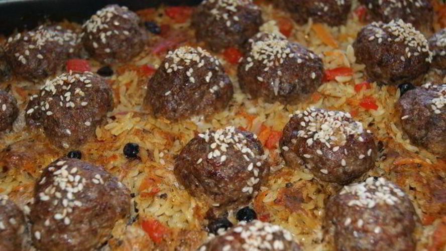 Рецепт рисовой запеканки с мясными шариками