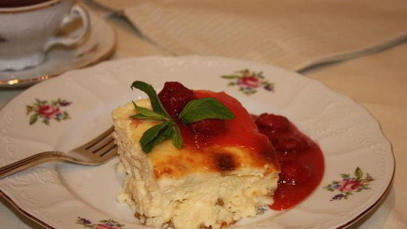 Рецепт Творожной запеканки с клубничным соусом